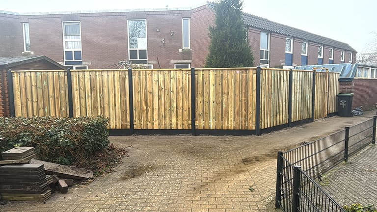 Nu nog een nieuwe schutting & of afscheiding kluskbnschoolwerf4.4